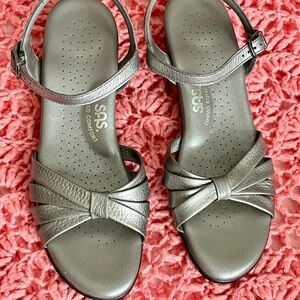 SAS Women's Metallic Sandals